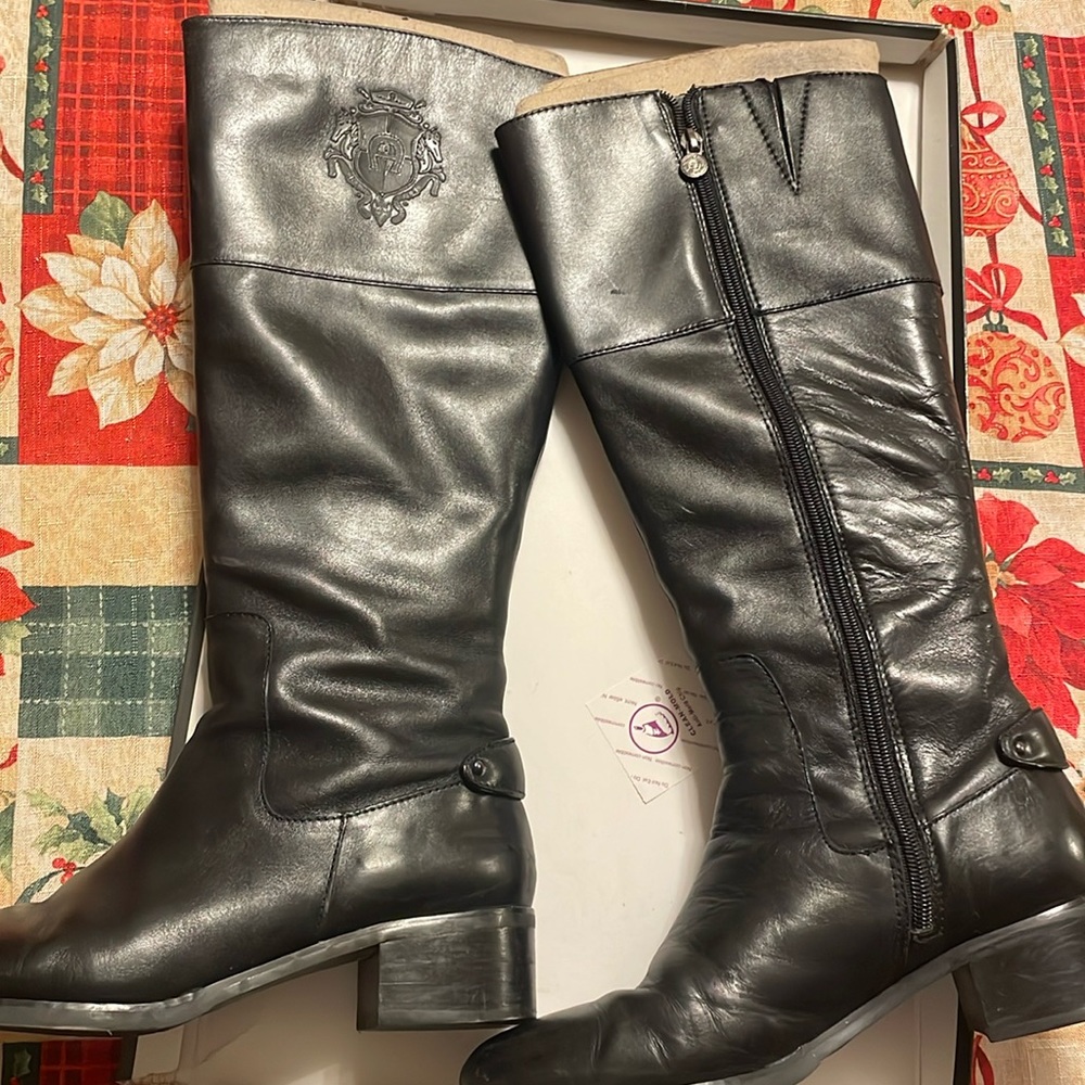 Etienne Aigner black boots Medium